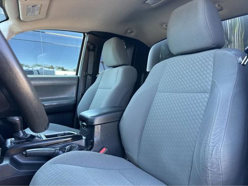 Used 2020 Toyota Tacoma SR image 7