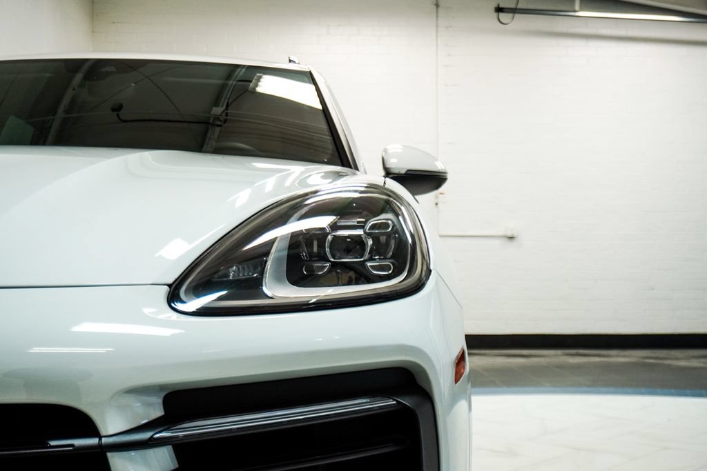Used 2023 Porsche Cayenne AWD/4WD image 40