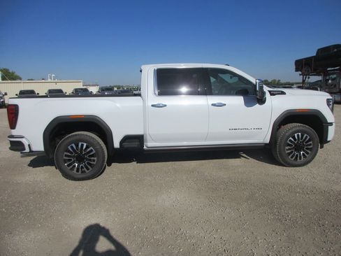 New 2026 GMC Sierra 2500 Denali Ultimate AWD/4WD image 3