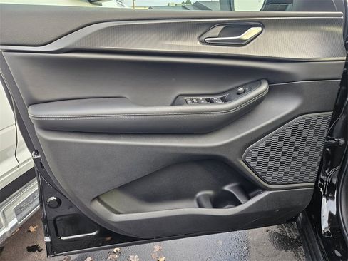 New 2025 Jeep Grand Cherokee L Laredo w/ Trailer Tow Package image 10