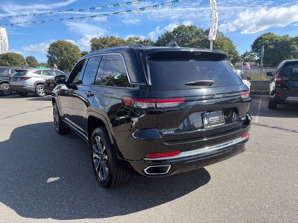 Used 2023 Jeep Grand Cherokee Overland w/ Adv Protech Group III AWD/4WD image 9