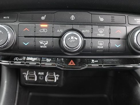 Used 2024 Dodge Durango SXT w/ SXT Blacktop Group AWD/4WD image 27