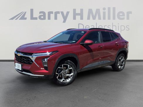 Used 2025 Chevrolet Trax LT w/ LT Convenience Package image 34