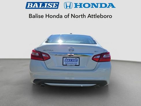Used 2016 Nissan Altima 2.5 SV w/ Convenience Package FWD image 3