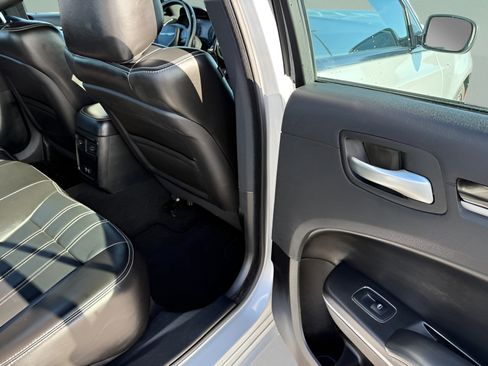Used 2020 Chrysler 300 S RWD image 10