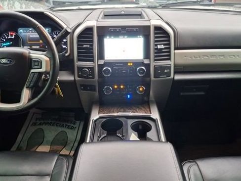 Used 2019 Ford F250 Lariat w/ Chrome Package image 15