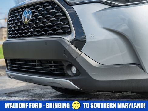 Used 2023 Toyota Corolla Cross XLE w/ Convenience Package image 16