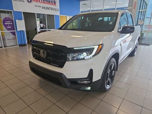 Used 2025 Honda Ridgeline Black Edition image 4