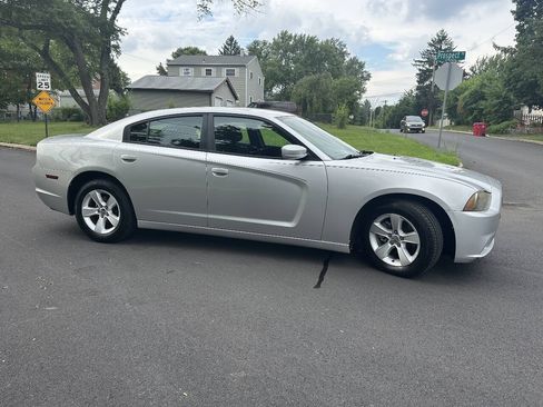 Used 2012 Dodge Charger SE RWD image 5
