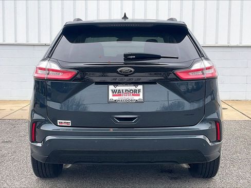 Used 2024 Ford Edge SE w/ Black Appearance Package image 5
