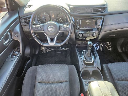 Used 2020 Nissan Rogue SV image 9