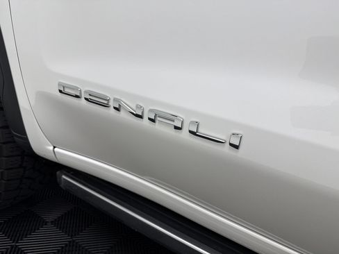 Used 2024 GMC Sierra 1500 Denali w/ Denali Reserve Package AWD/4WD image 11