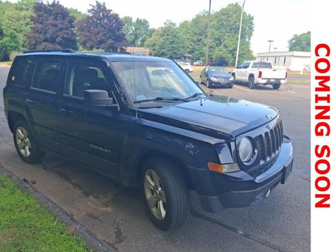 Used 2014 Jeep Patriot Latitude AWD/4WD image 4