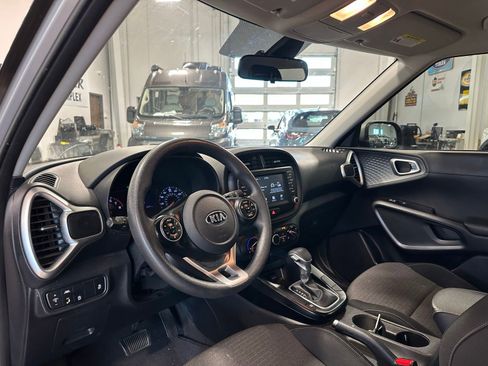Used 2020 Kia Soul S FWD image 12