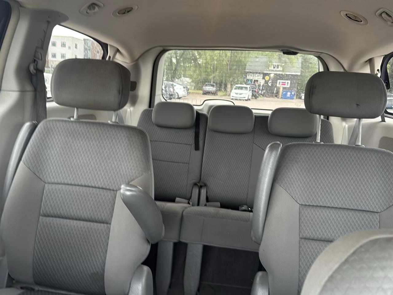 Used 2009 Chrysler Town & Country LX FWD image 12