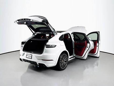 Used 2022 Porsche Cayenne GTS AWD/4WD image 27