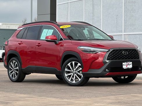 Certified 2023 Toyota Corolla Cross XLE image 2