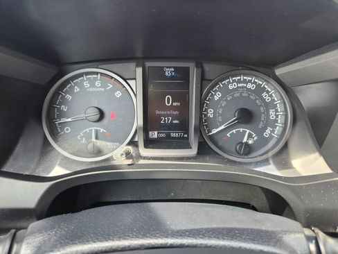 Used 2018 Toyota Tacoma TRD Sport AWD/4WD image 18