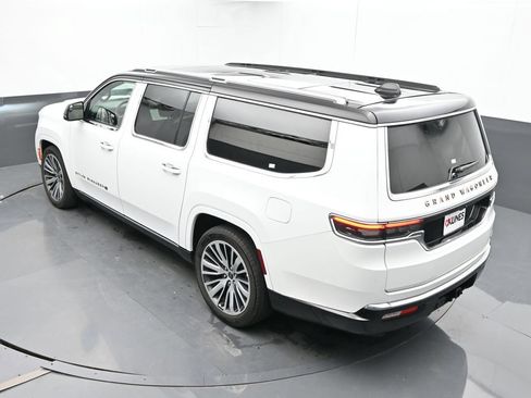 Used 2024 Jeep Grand Wagoneer L Series III AWD/4WD image 29