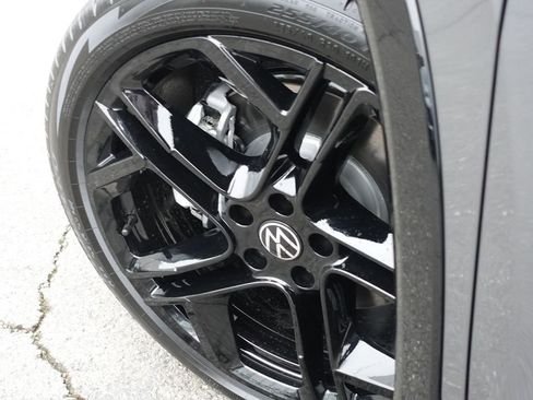 New 2026 Volkswagen Tiguan SE R-Line AWD/4WD image 11