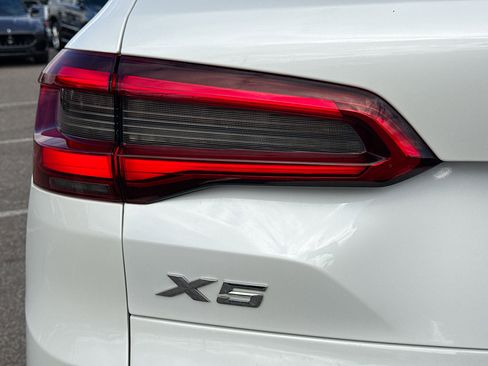Used 2019 BMW X5 xDrive50i w/ Off-Road Package image 10