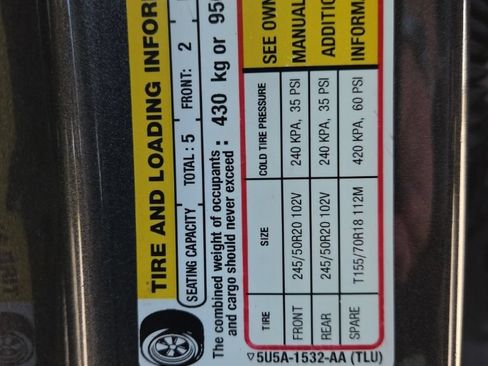 Used 2018 Ford Edge Titanium w/ Equipment Group 301A FWD image 16