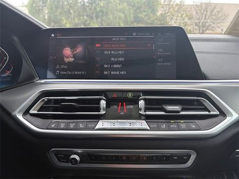 Used 2019 BMW X5 xDrive50i w/ Parking Assistance Package image 17