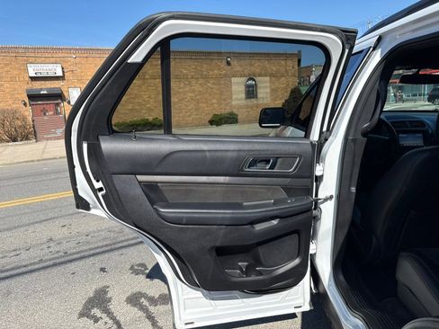 Used 2018 Ford Explorer XLT w/ Equipment Group 202A image 23