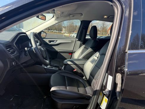 Used 2023 Ford Escape Platinum image 10