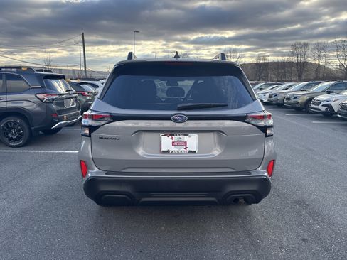 Used 2025 Subaru Forester Premium image 5