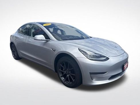 Used 2018 Tesla Model 3 Long Range RWD image 1