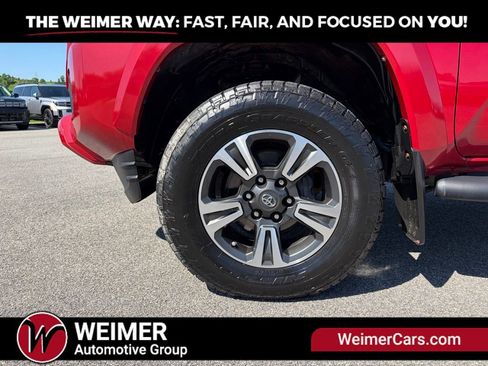 Used 2019 Toyota Tacoma TRD Sport w/ Four Season Floor Mat Package AWD/4WD image 9