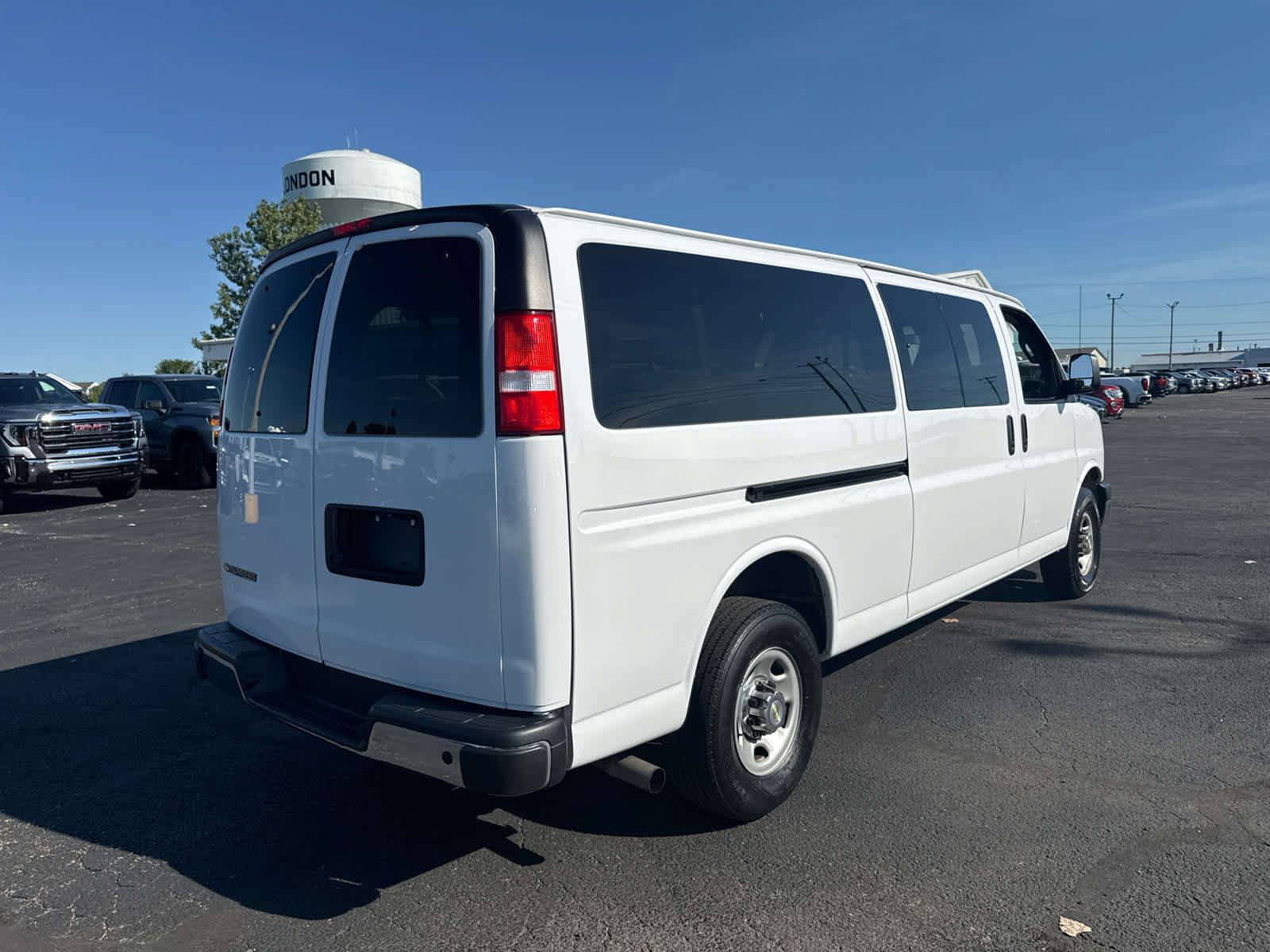 Certified 2024 Chevrolet Express 3500 LT w/ LT Preferred Equipment Group RWD image 5