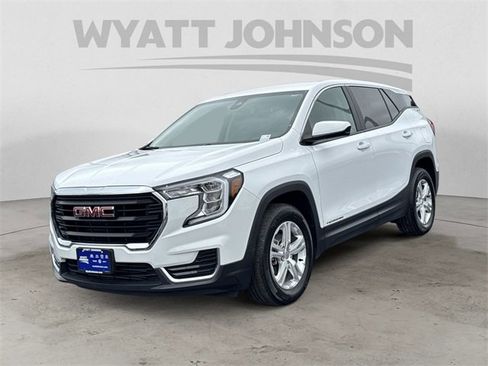 Used 2024 GMC Terrain SLE image 1