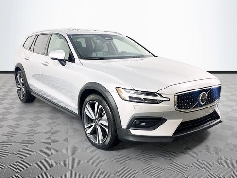 Used 2025 Volvo V60 B5 Cross Country Plus AWD/4WD image 1