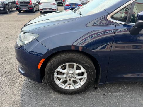 Used 2020 Chrysler Voyager LX w/ Cold Weather Group FWD image 11