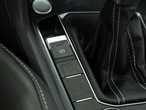 Used 2022 Volkswagen Tiguan SE image 24