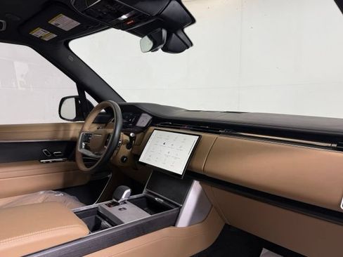 Used 2025 Land Rover Range Rover SE AWD/4WD image 20