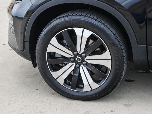 Used 2023 Volvo XC40 Recharge Plus image 10