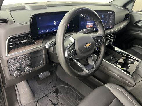 Used 2025 Chevrolet Suburban LT w/ Comfort Package image 17