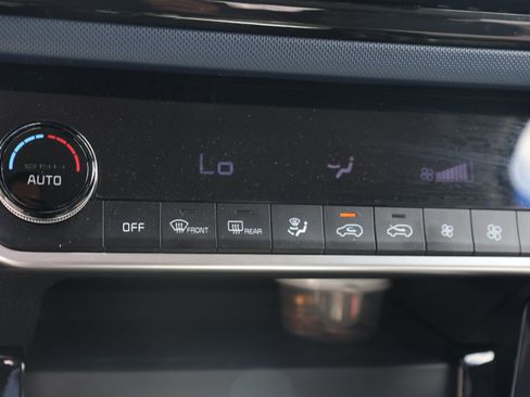 Used 2023 Kia Seltos S w/ Navigation Package FWD image 8
