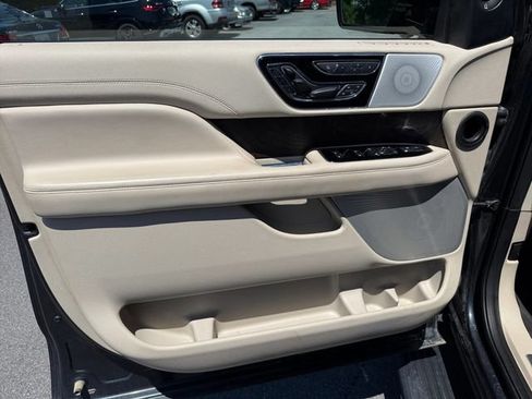 Used 2021 Lincoln Navigator Reserve w/ Luxury Package AWD/4WD image 11