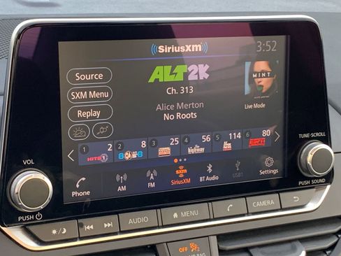 Used 2025 Nissan Altima 2.5 SV image 21