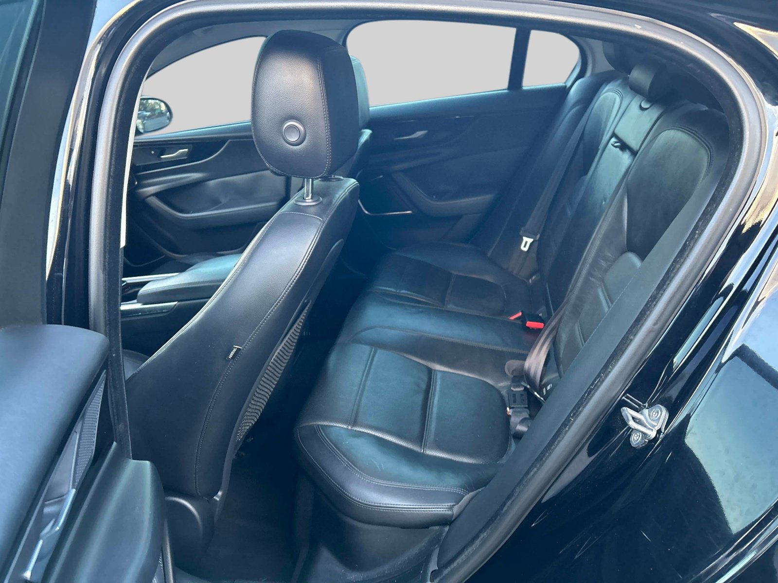 Used 2020 Jaguar XE S RWD image 12