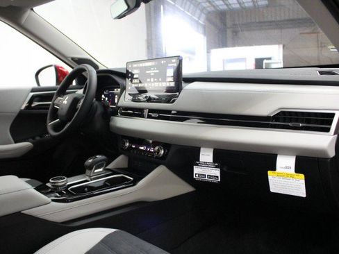 New 2026 Mitsubishi Outlander SE image 17