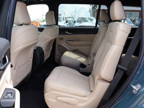 New 2026 Jeep Grand Cherokee L Limited w/ Luxury Tech Group II AWD/4WD image 43