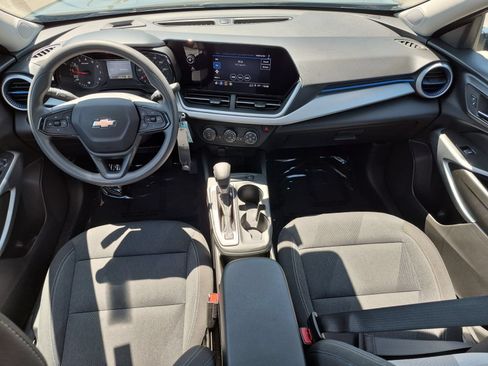 Used 2025 Chevrolet Trax LS w/ LS Convenience Package FWD image 26