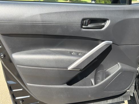Used 2024 Toyota Corolla Cross AWD Hybrid w/ Moonroof Package image 10