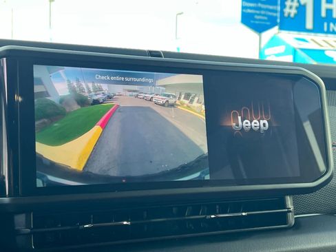 Used 2024 Jeep Wrangler Unlimited Rubicon image 19