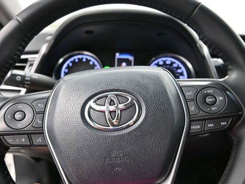 Used 2018 Toyota Camry SE w/ Moonroof Package image 17